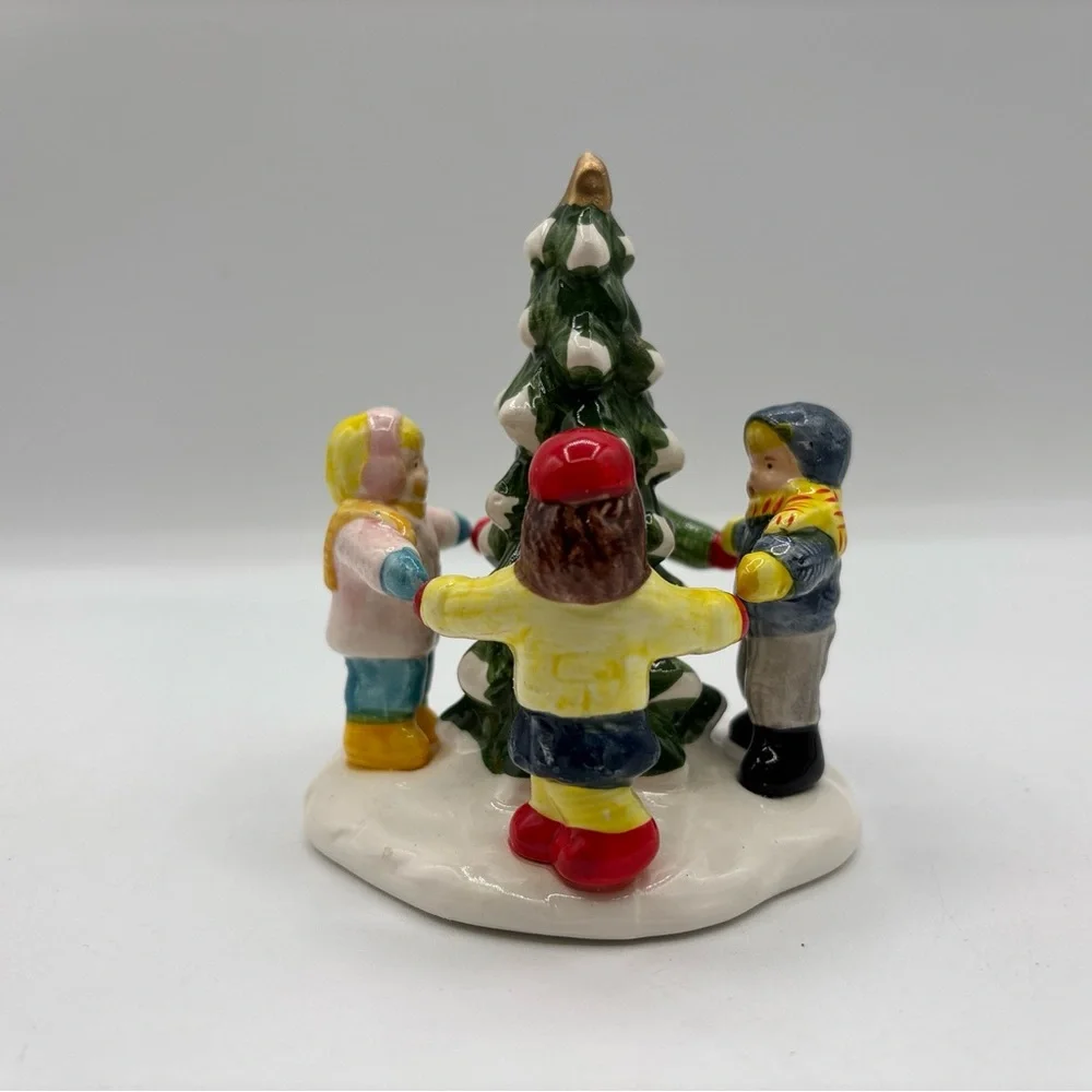 Department 56 1986 The Original Snow Village Kids Around The Tree 5094-6 Vintage